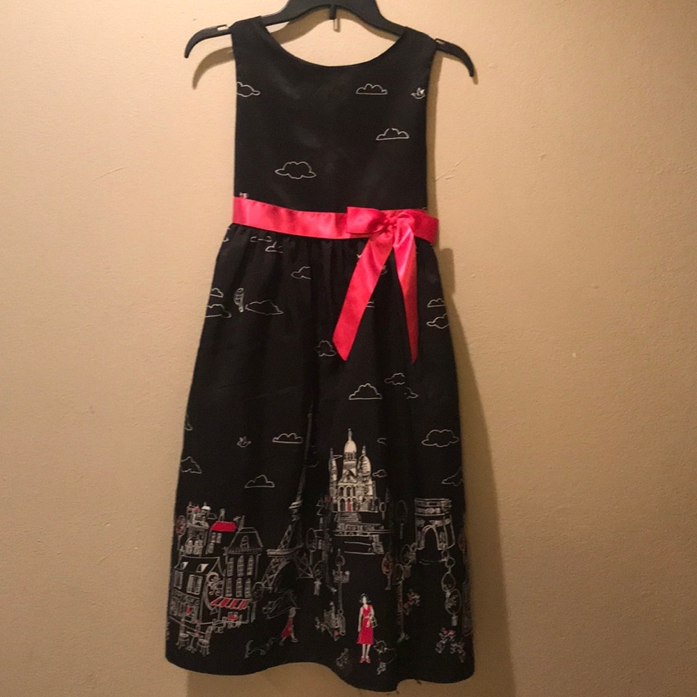 Paris - beautiful little girls dress ❤️